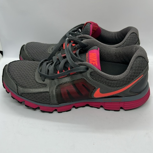 Nike Women's Gray and Hot Pink dual fusion ST2 Athletic Shoes - Picture 4 of 16